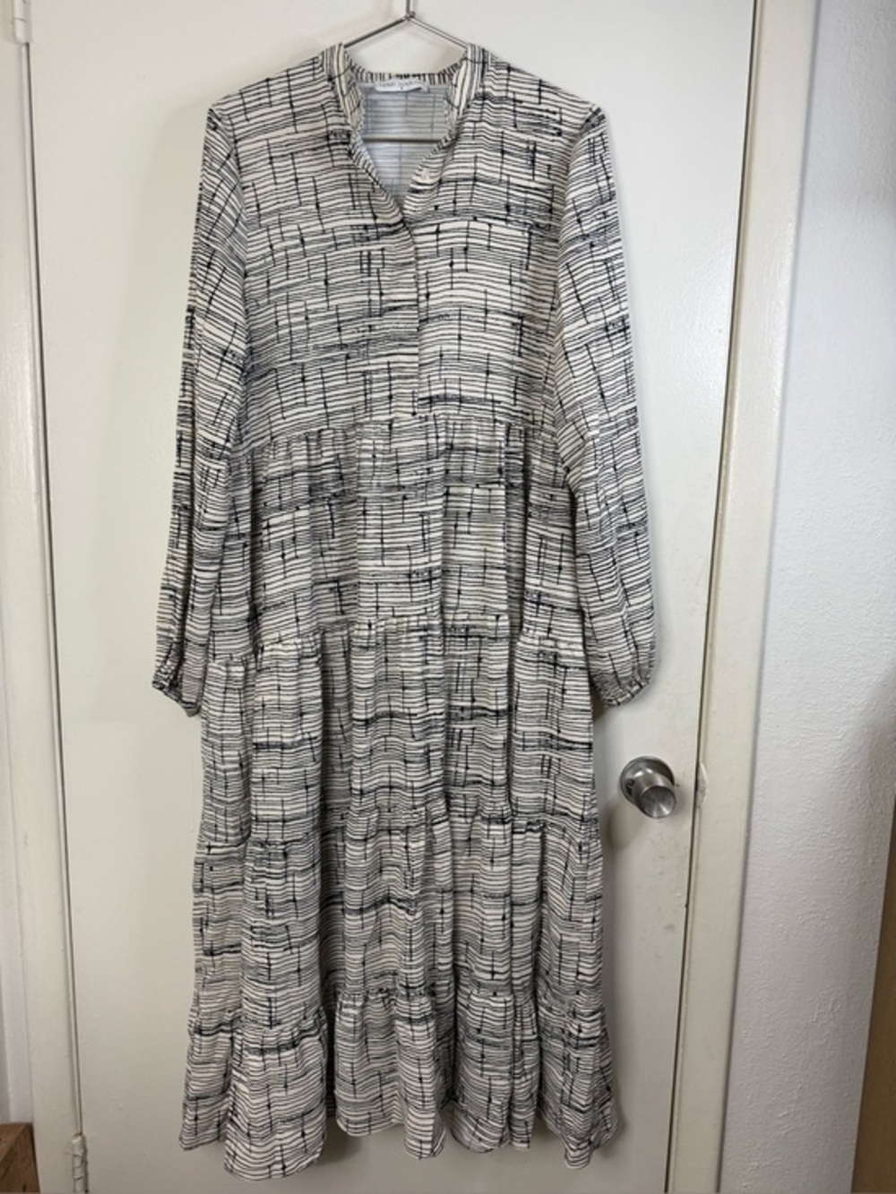 Terzi Dukkani black & white long sleeve maxi , button front dress. 2, L/XL-U.S.